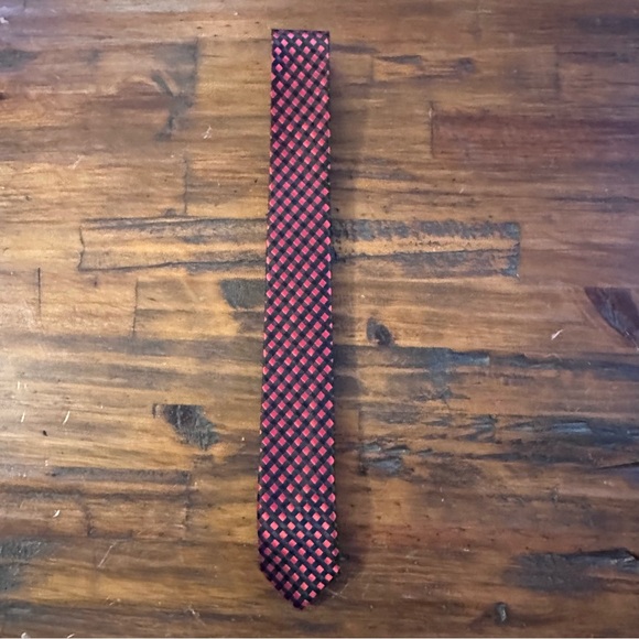 RAJA Stylish Red and Black 100% Silk Checkered Tie - Picture 1 of 5